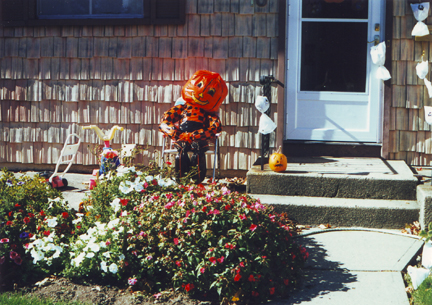 Mr. Pumpkin in the front of the house