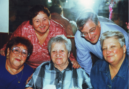 L-R Cousin Natlie Rexford, Grandma Renee, GG Sherry, Uncle Bruce Rosenberg & Aunt Susan Kramer